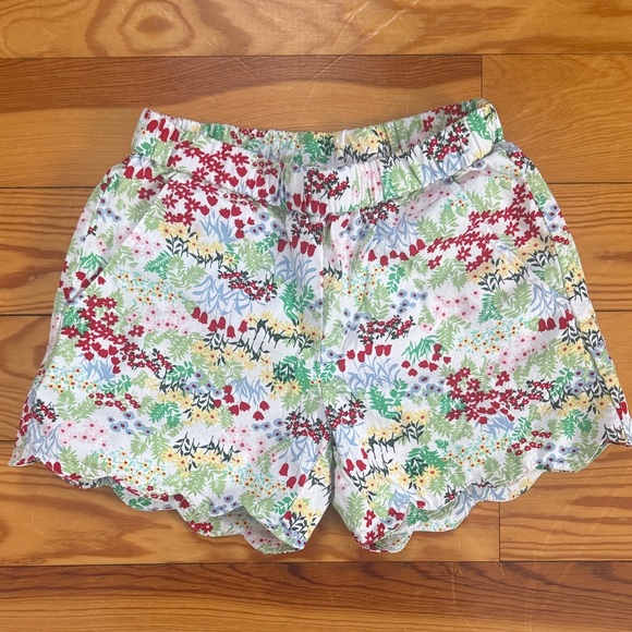 Hanna Andersson Other - Hanna Andersson Floral scalloped Shorts